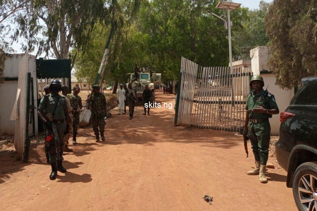 Unknown gunmen burn ecwa church in kaduna six houses residents flee