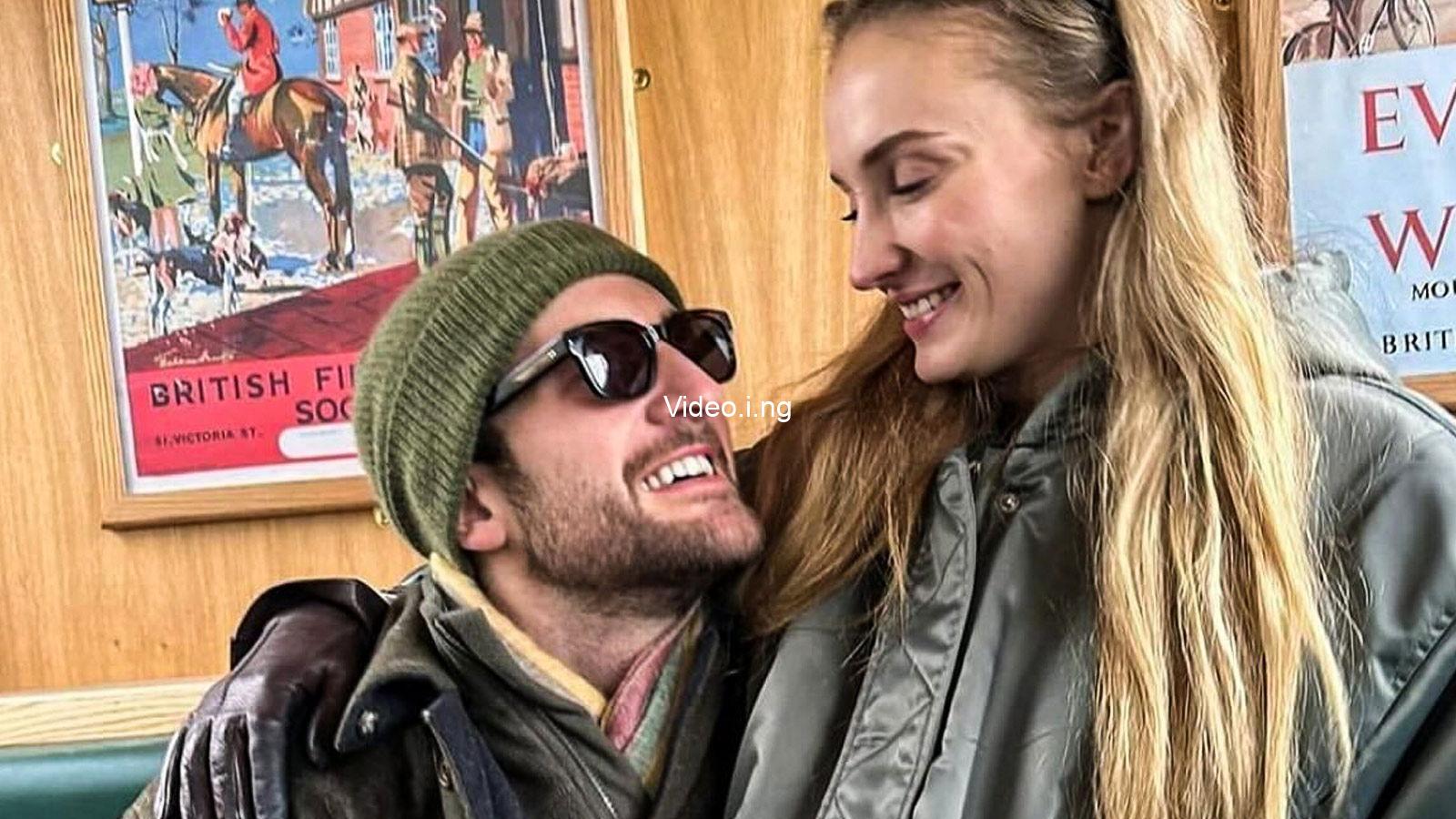 Sophie turner sparks dating rumors with dakota johnsons ex has game of thrones star split from aristocrat perry pearson